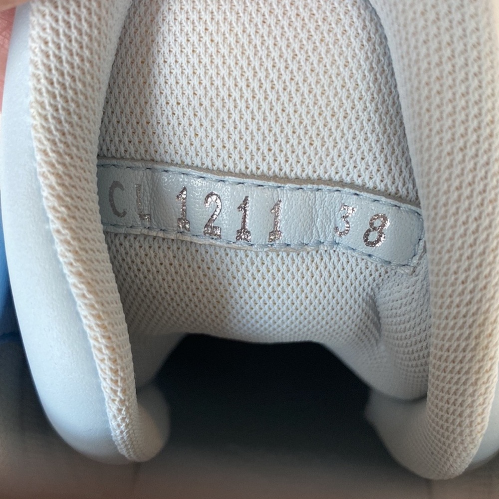 LOUIS VUITTON ARCLIGHT SNEAKER - Picture 8 of 10